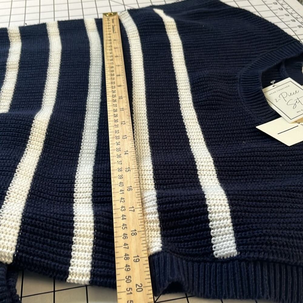 Knit 2 Piece Short Set Navy and White Sz L - Picture 4 of 6